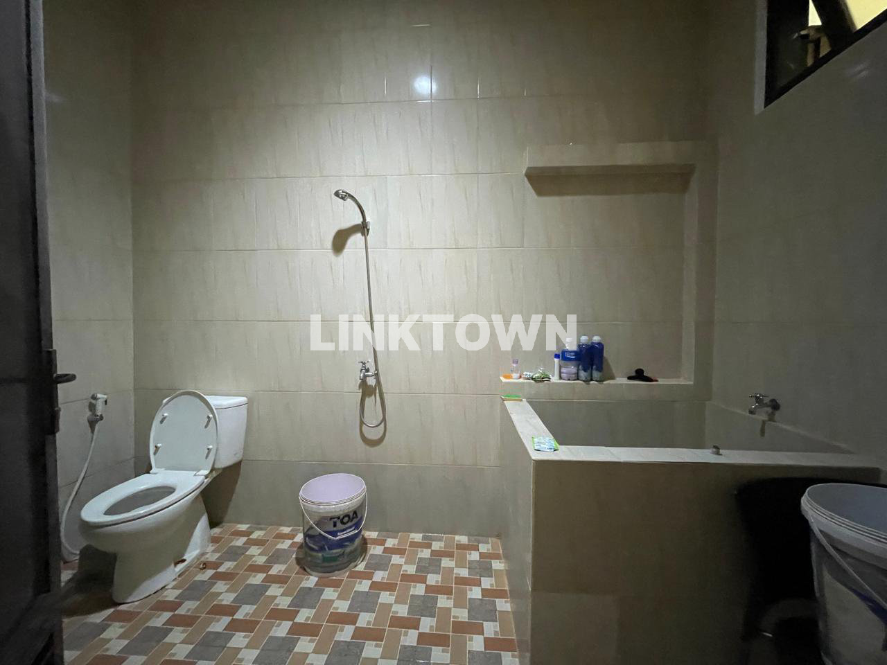 Nego Rumah Strategis Nol Jalan Raya di Taman Ratu Jakarta Barat