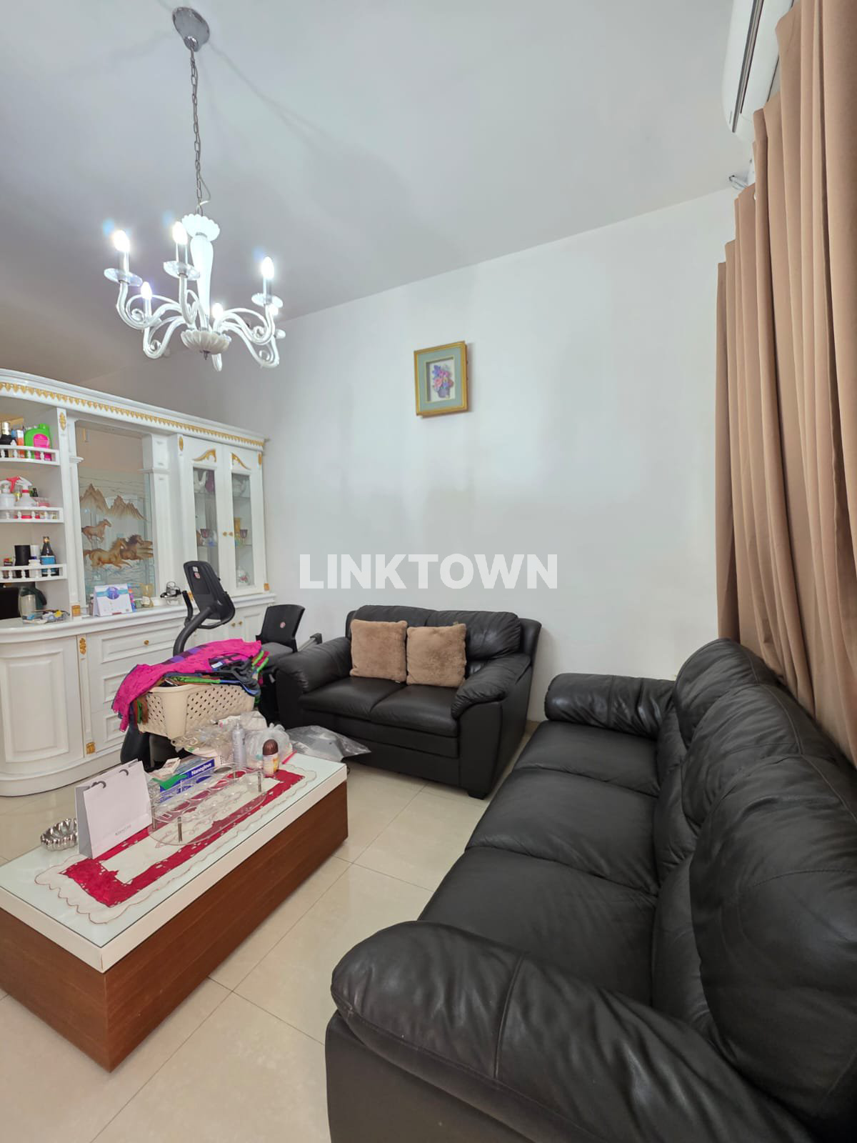 Semifurnished Rumah Lantai di Taman Ratu Jakarta Barat