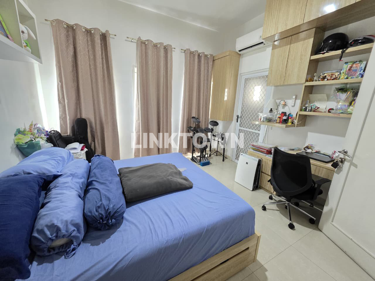 Semifurnished Rumah Lantai di Taman Ratu Jakarta Barat