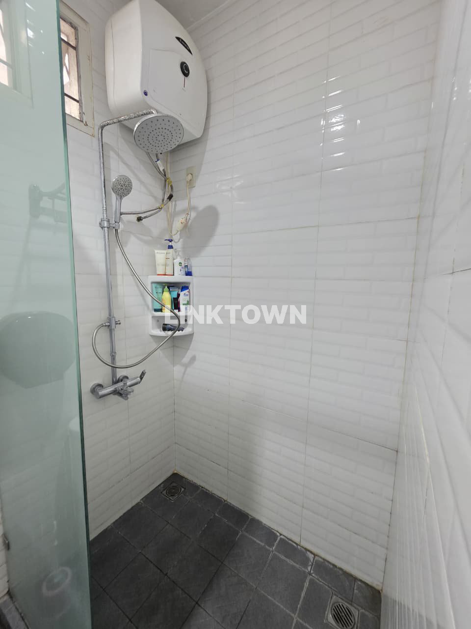 Semifurnished Rumah Lantai di Taman Ratu Jakarta Barat