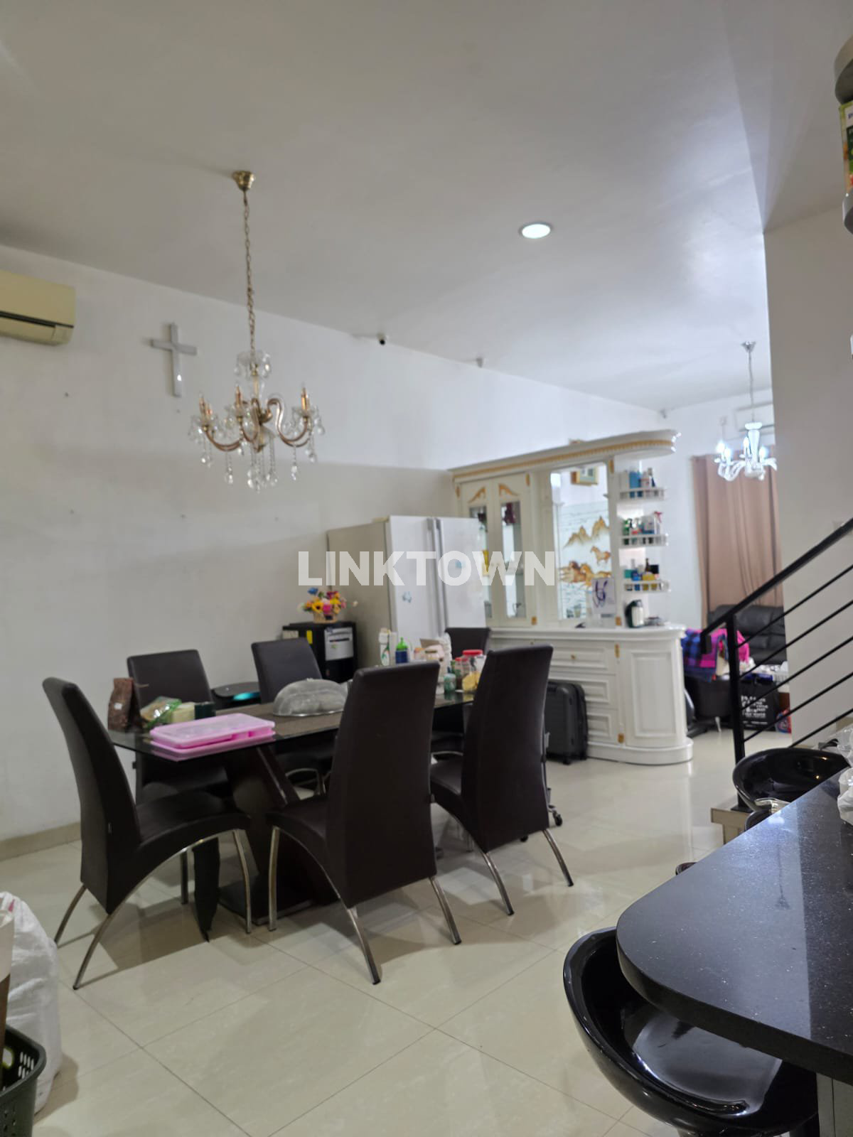 Semifurnished Rumah Lantai di Taman Ratu Jakarta Barat