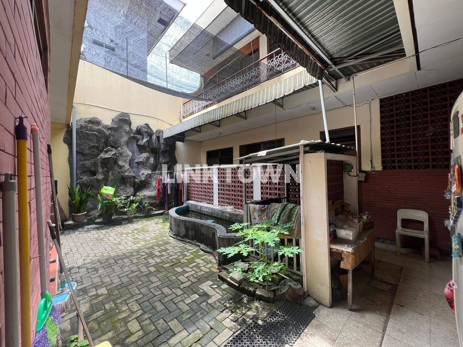 Hunian Strategis Cocok untuk Tempat Tinggal atau Usaha di Tengah Kota Surabaya