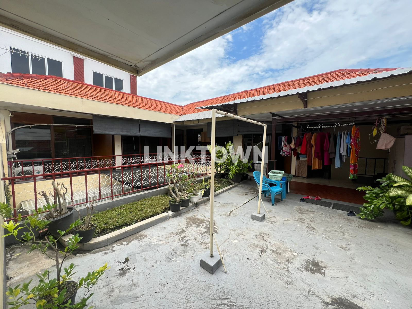Hunian Strategis Cocok untuk Tempat Tinggal atau Usaha di Tengah Kota Surabaya