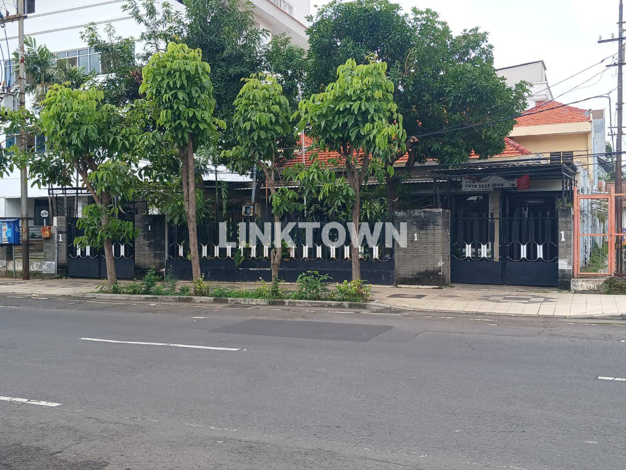 Hunian Strategis Cocok untuk Tempat Tinggal atau Usaha di Tengah Kota Surabaya Hunian Strategis Cocok untuk Tempat Tinggal atau Usaha di Tengah Kota Surabaya
