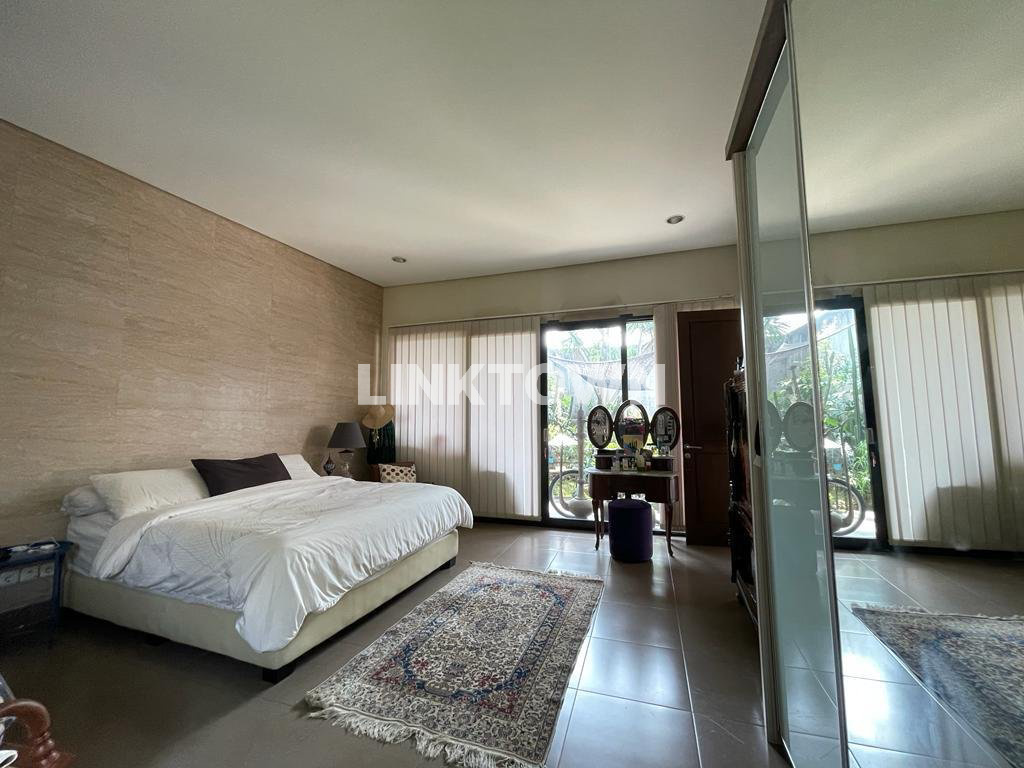 Rumah Bintaro Luas Tanah 969m² Mewah Dengan Swiming Pool