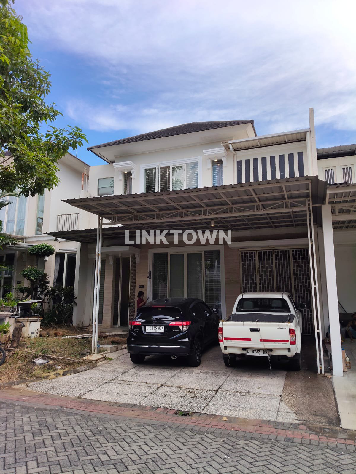 Hunian 2 Lantai Nego di Kawasan Elite Pakuwon Indah Surabaya Barat