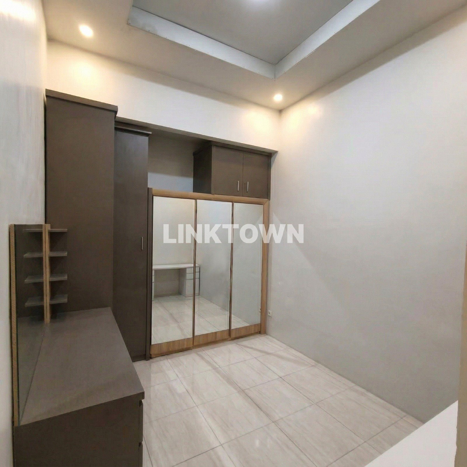 Dijual Rumah2,5 Lantai Full Furnish Siap Huni di Northwest Park Surabaya