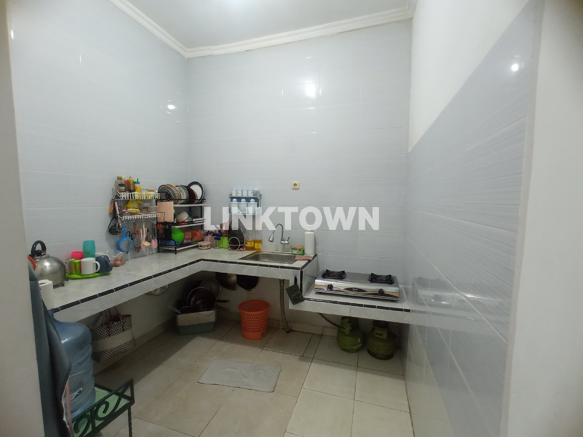 Rumah 2 Lantai Hook Siap Huni dekat dengan Summarecon Bekasi