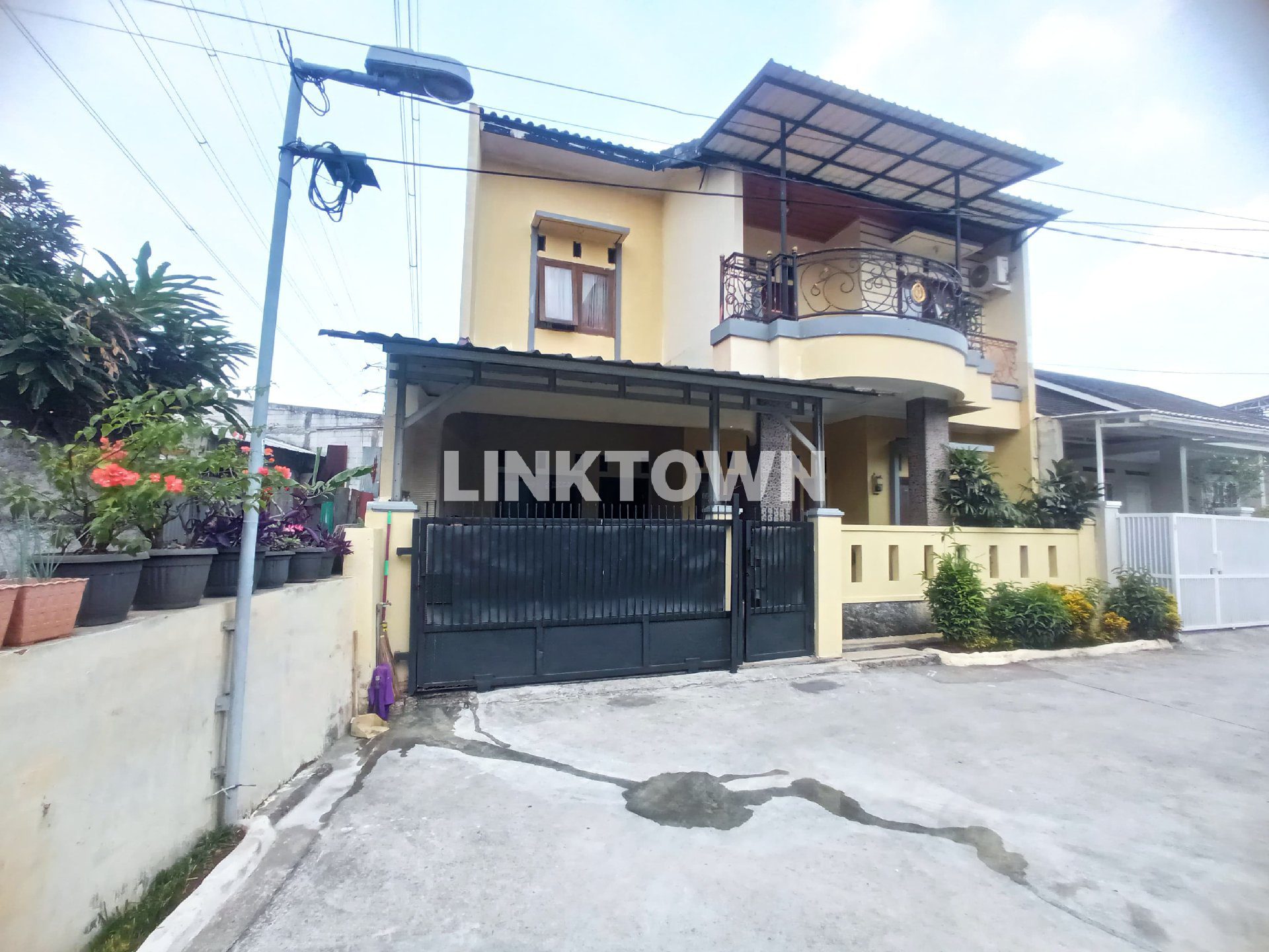 Rumah 2 Lantai Hook Siap Huni dekat dengan Summarecon Bekasi Rumah 2 Lantai Hook Siap Huni dekat dengan Summarecon Bekasi