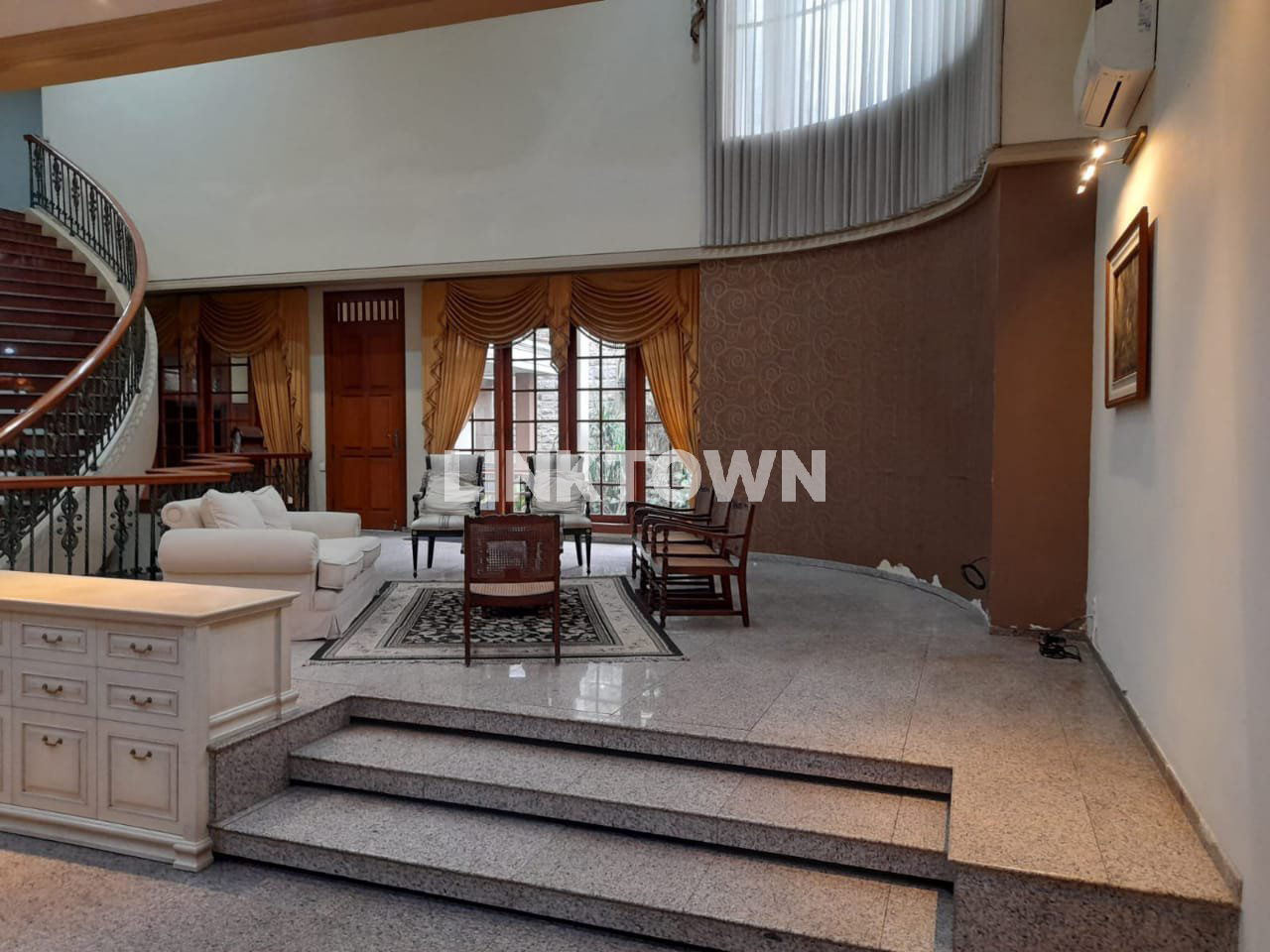 Dijual Nego Runah Mewah 2 Lantai di Nginden Surabaya Dekat Akses ke Merr