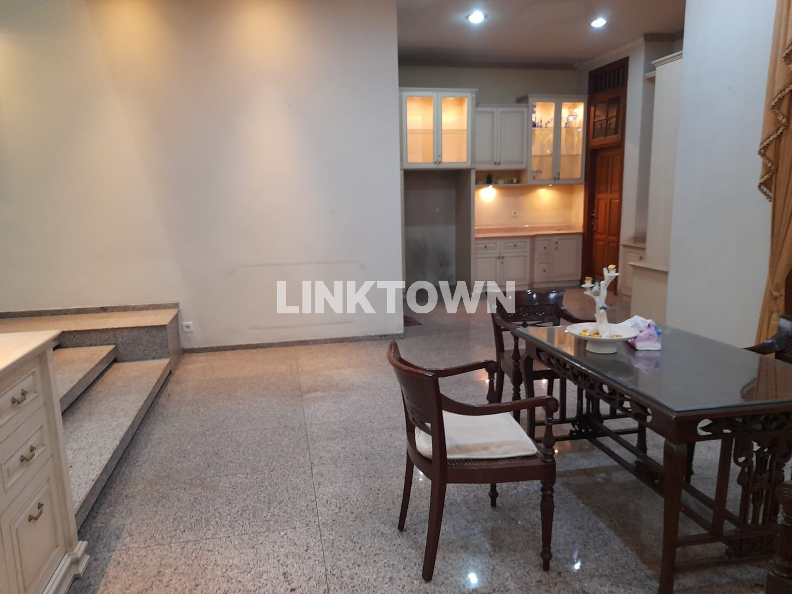 Dijual Nego Runah Mewah 2 Lantai di Nginden Surabaya Dekat Akses ke Merr