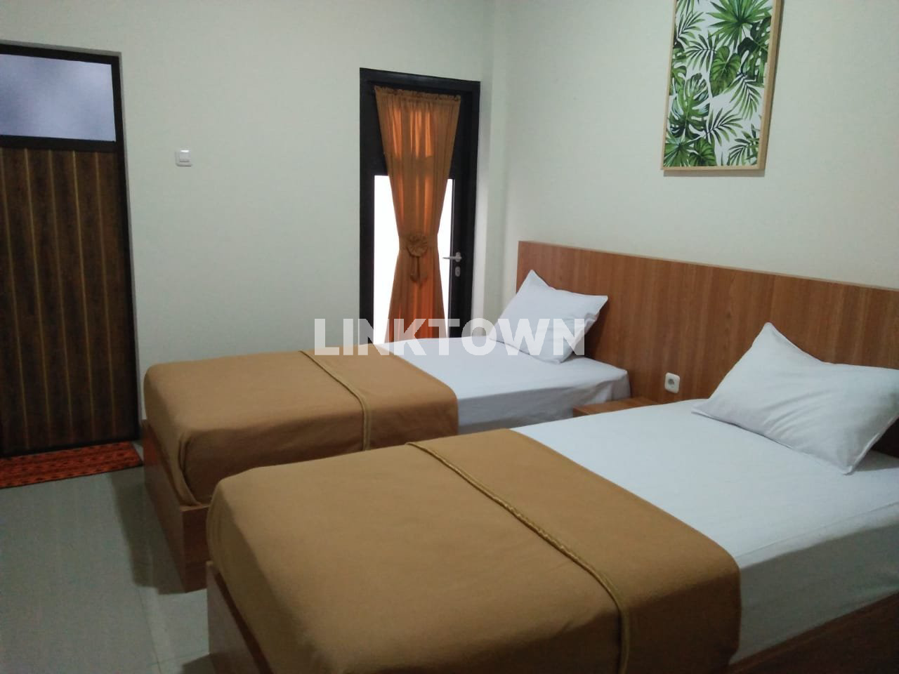 Hotel ini DIJUAL!!! dengan 27 Kamar Tidur SEMI FURNISH