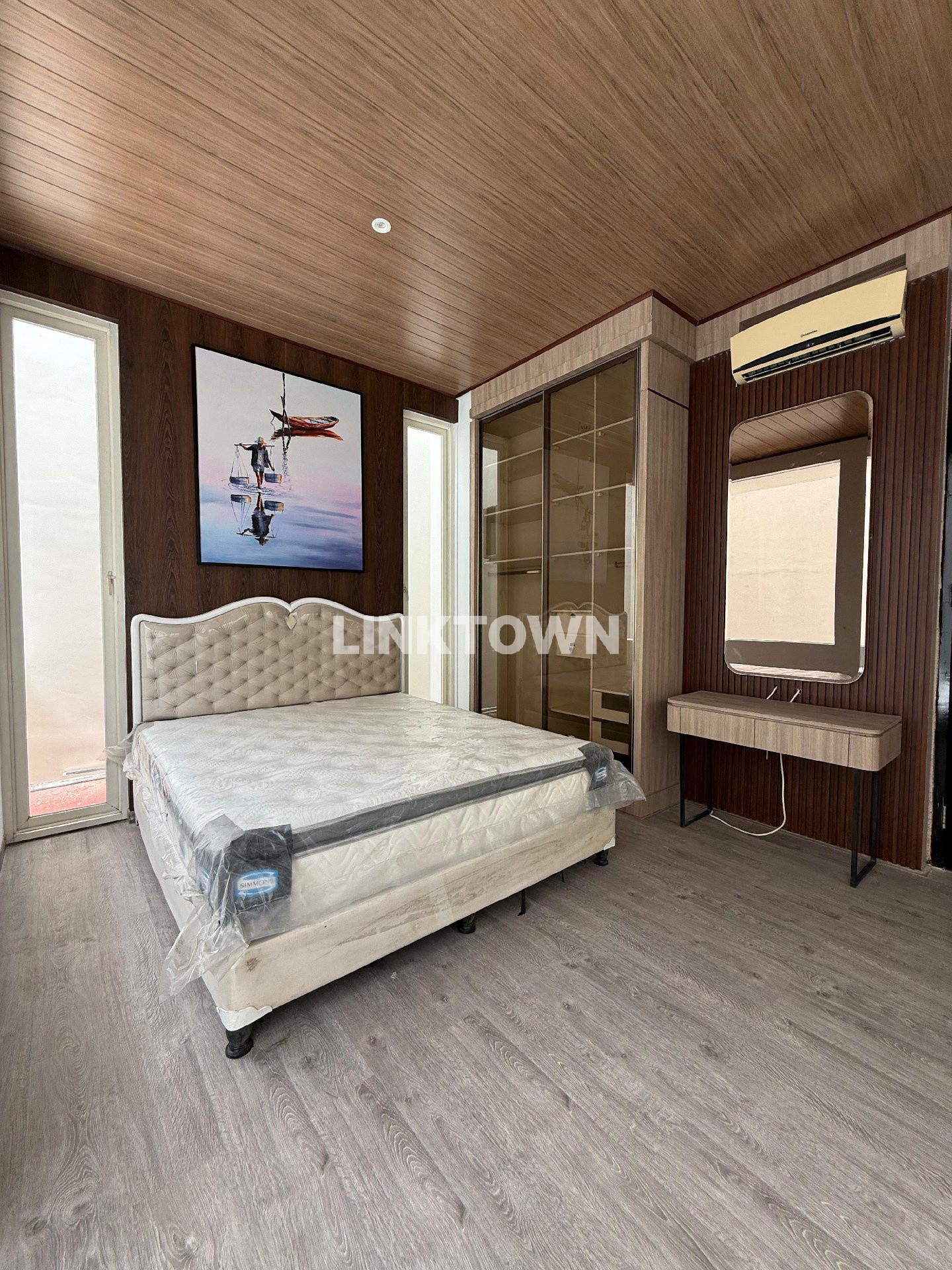 Full Furnish Siap Huni Rumah 3 Lantai di Pakuwon Indah