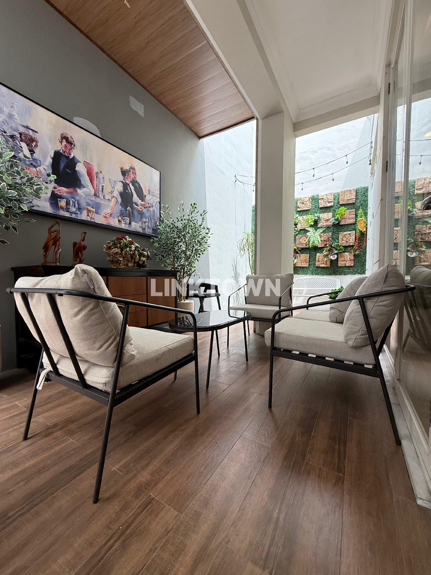 Full Furnish Siap Huni Rumah 3 Lantai di Pakuwon Indah