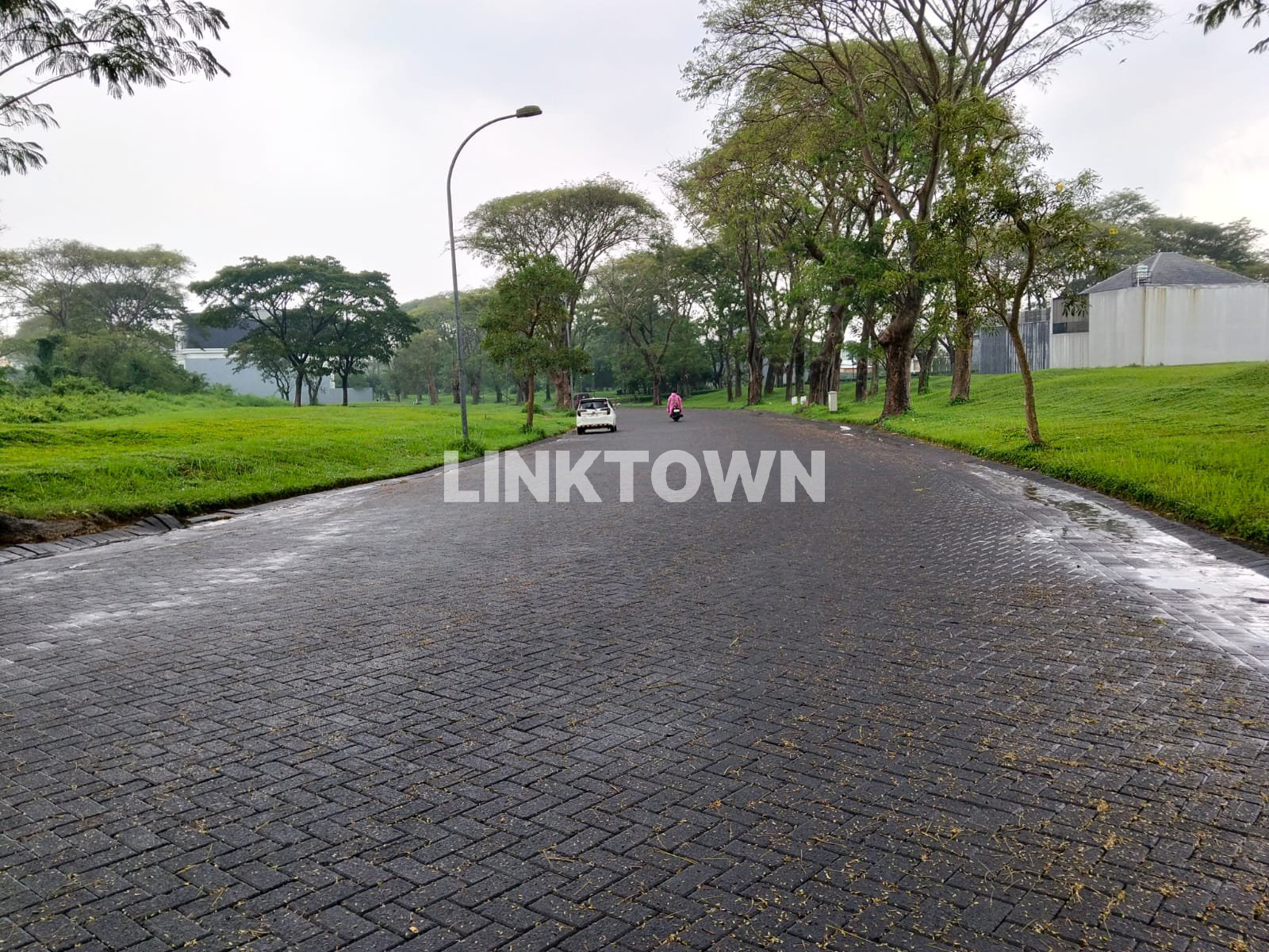Tanah Bebas Banjir dengan Row Jalan Sangat Lebar di Taman Raya Waterfront Citraland