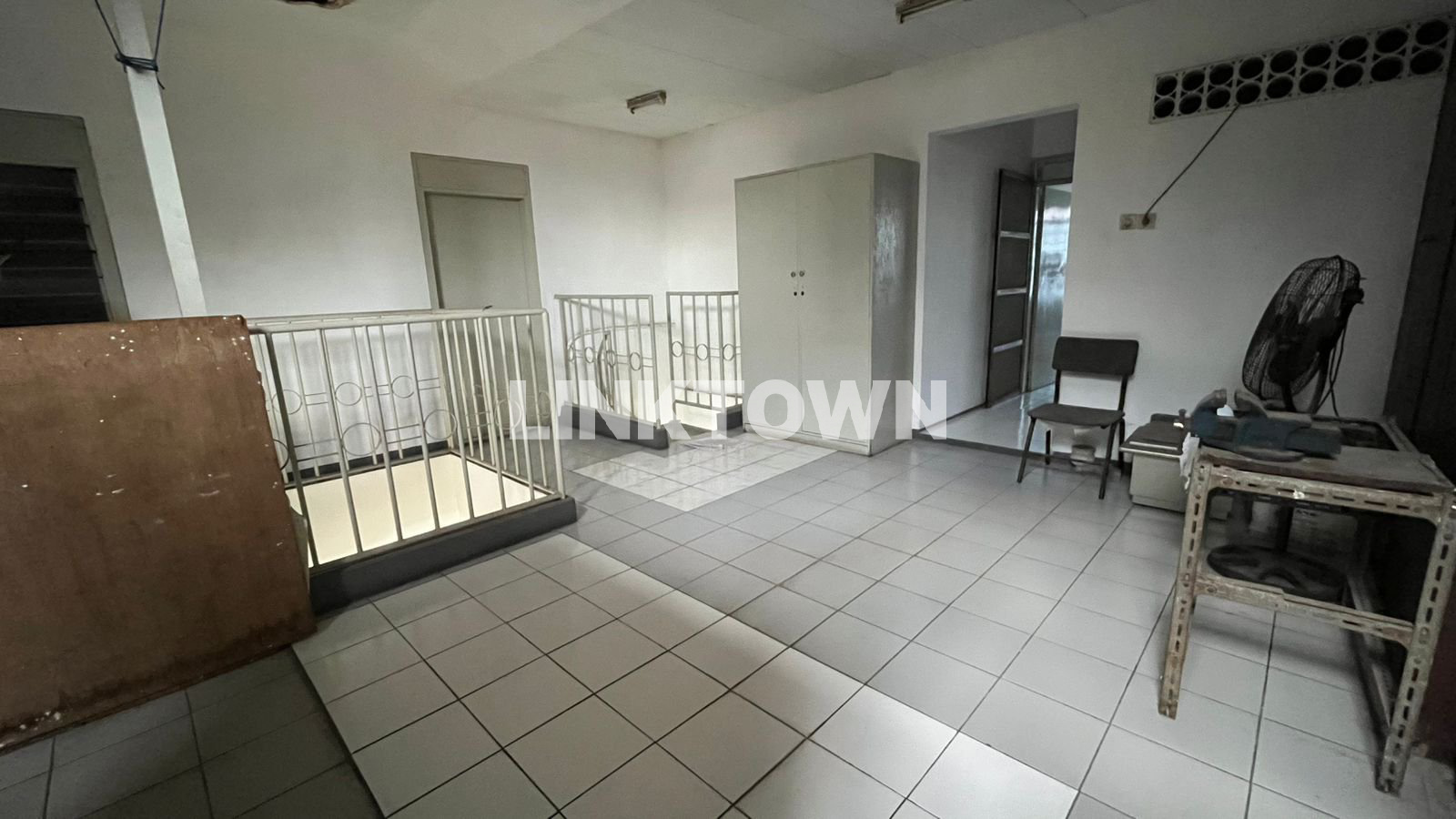 Termurah dan Nego Rumah 2 Lantai di Manyar Jaya Surabaya Timur