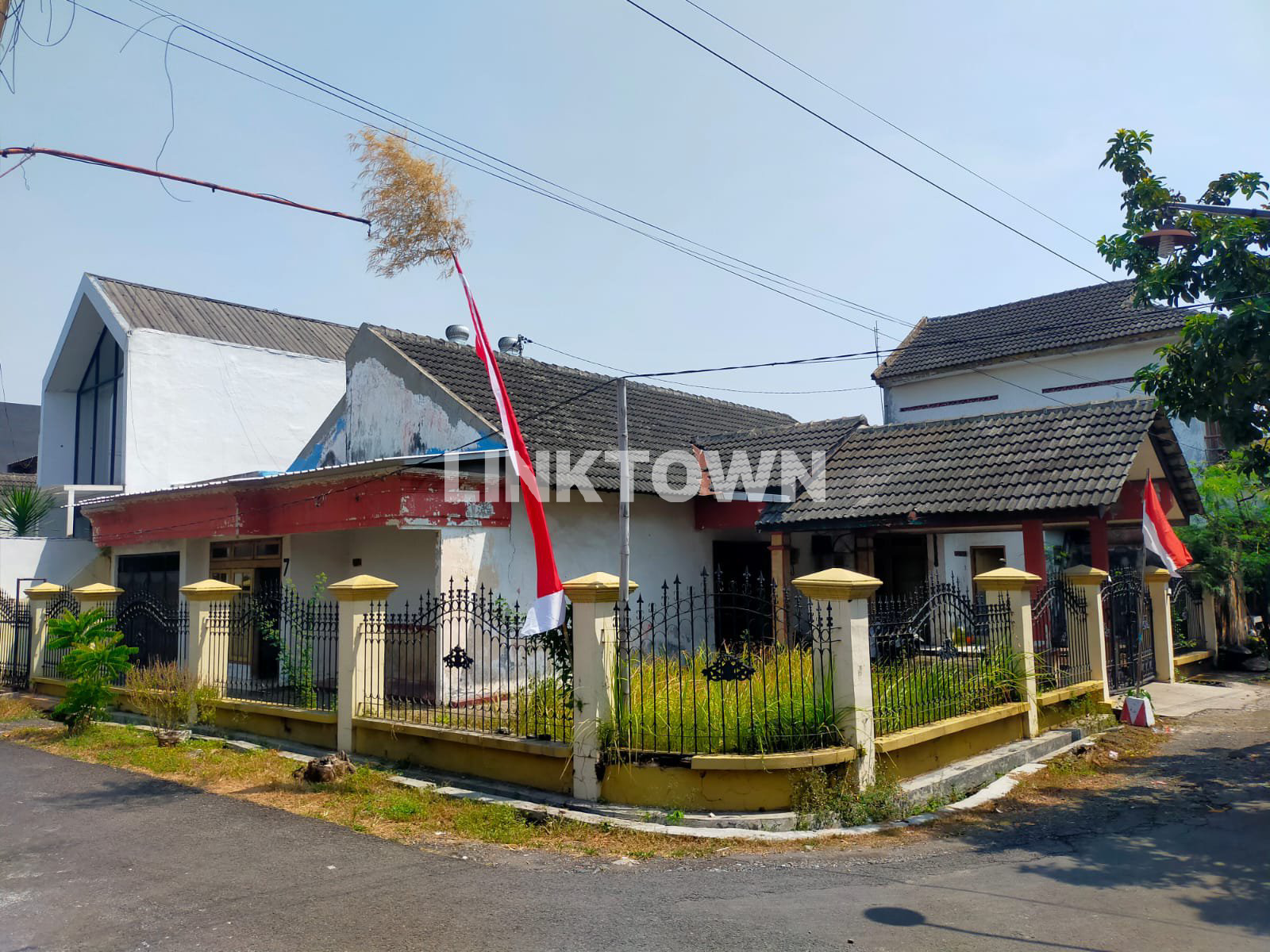 Dijual Rumah Posisi Hook Lingkungan Aman di Pondok Teratai Mojokerto
