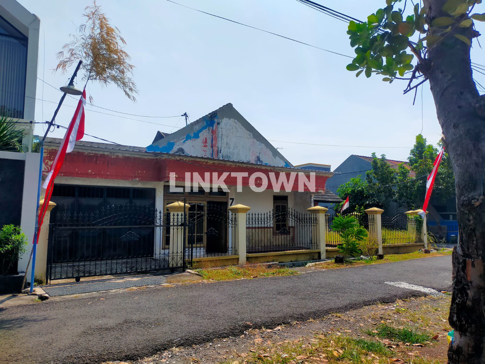 Dijual Rumah Posisi Hook Lingkungan Aman di Pondok Teratai Mojokerto