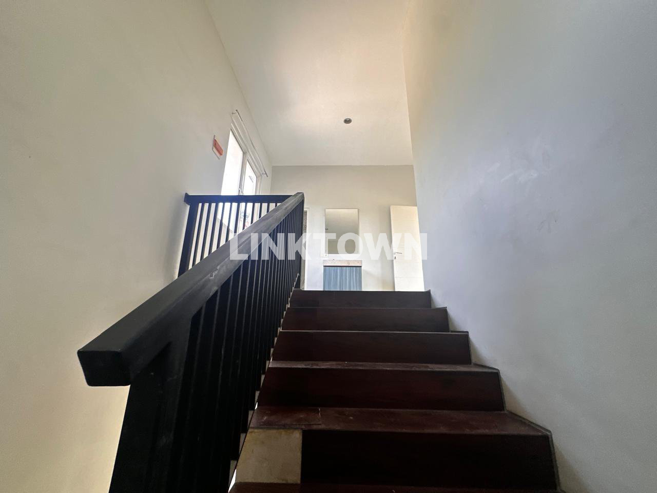 Disewakan Termurah Rumah di Kawasan Woodland Citraland Surabaya
