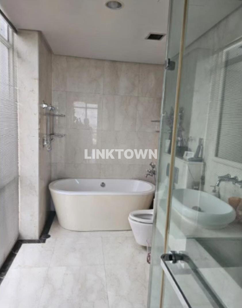 Long And Wide Golf View Apartemen 3 Br Nego di Apartemen Adhiwangsa Lenmarc