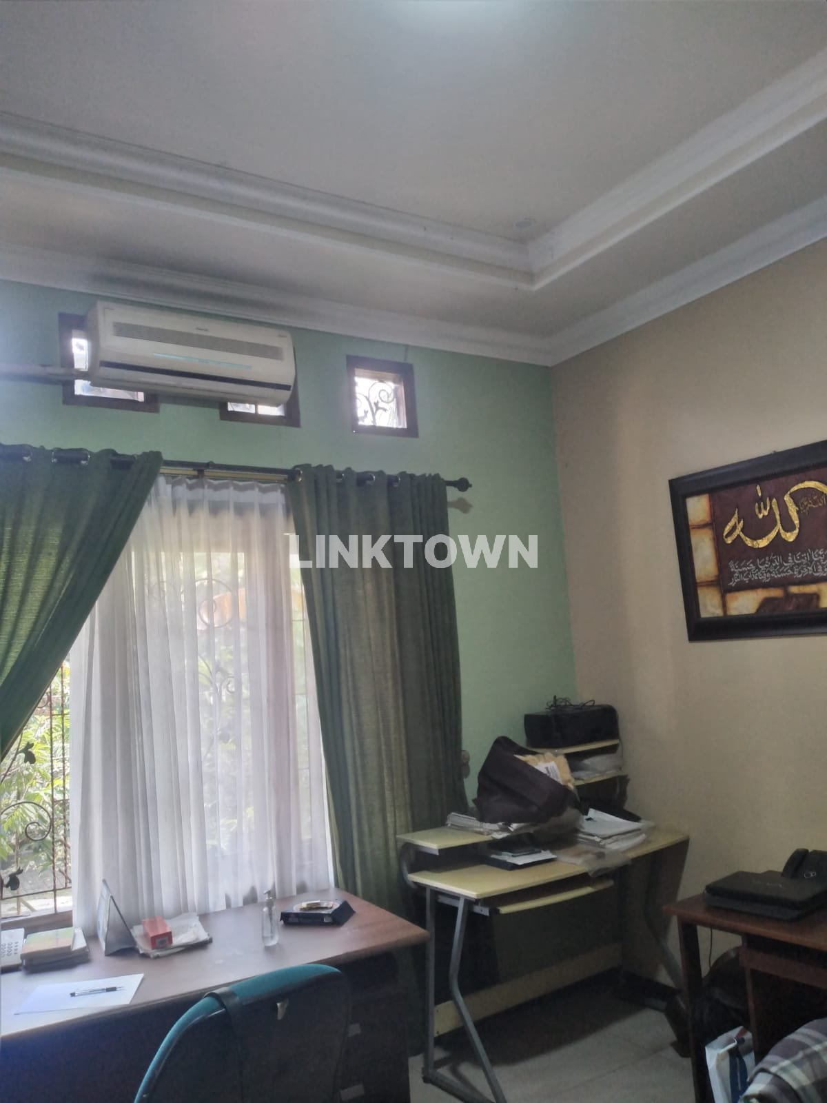Rumah Dengan Halaman Luas di Depok