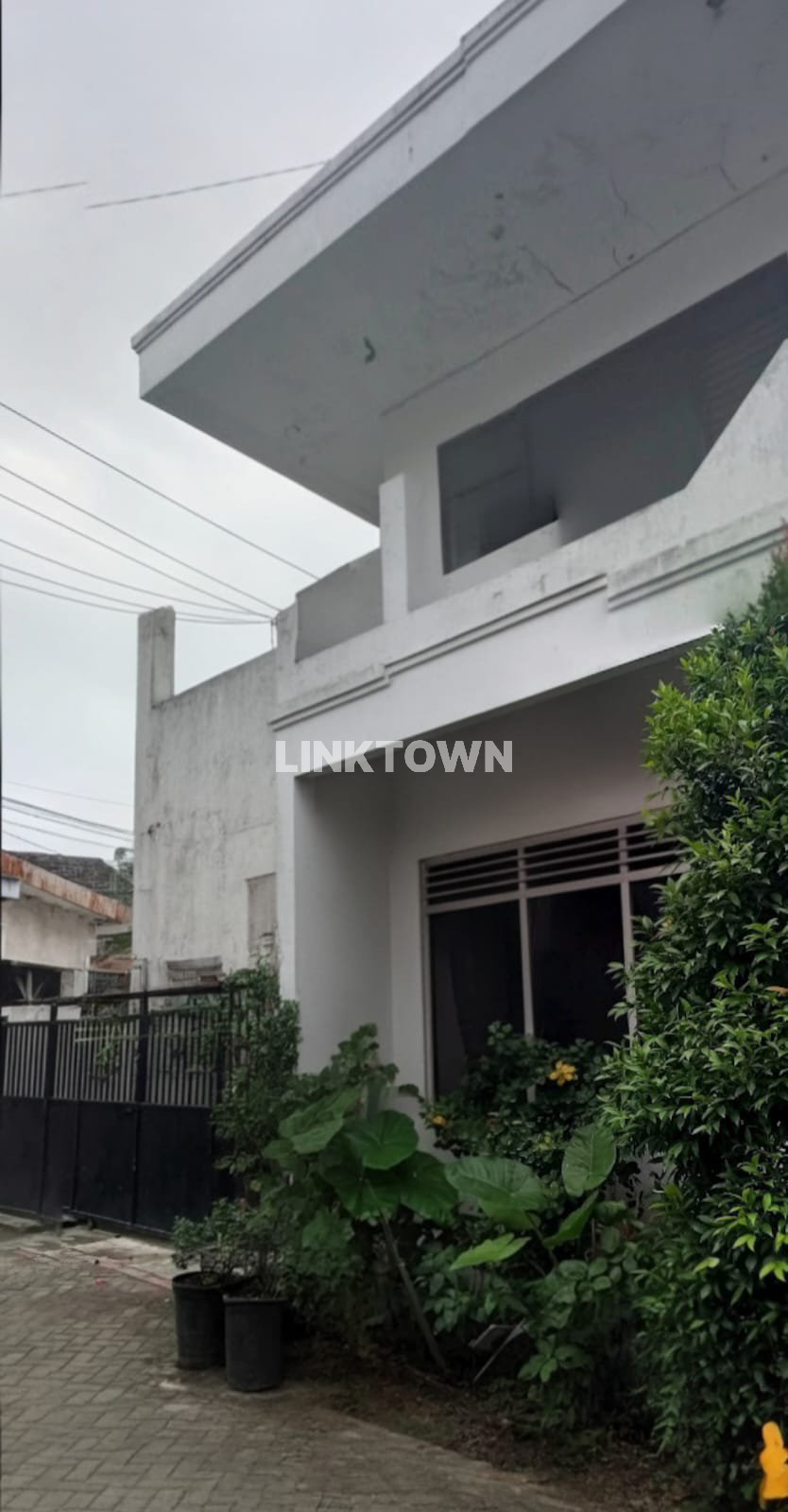 Barang Langka Disewakan Rumah 2 Lantai Depan Tunjungan Plaza