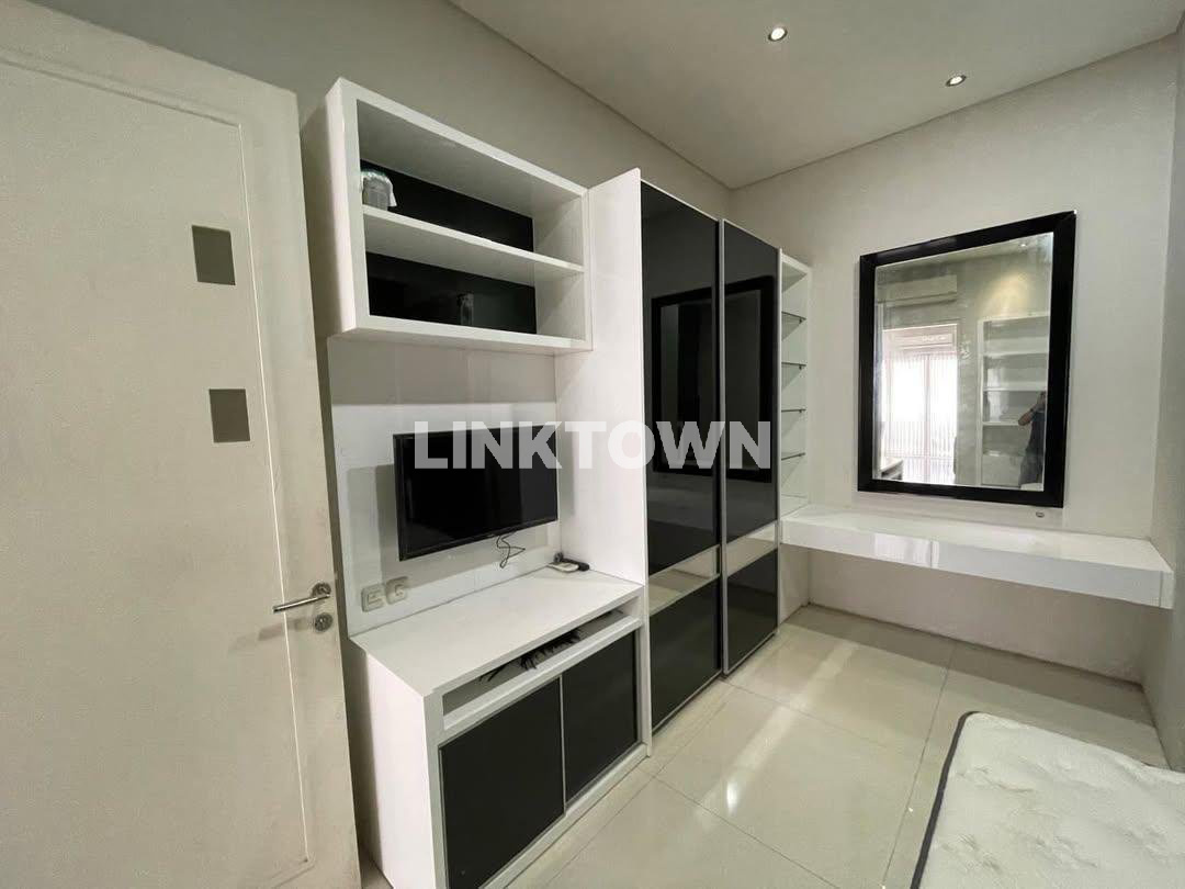 Hunian Bergaya Modern View Danau Nego di Royal Residence Surabaya