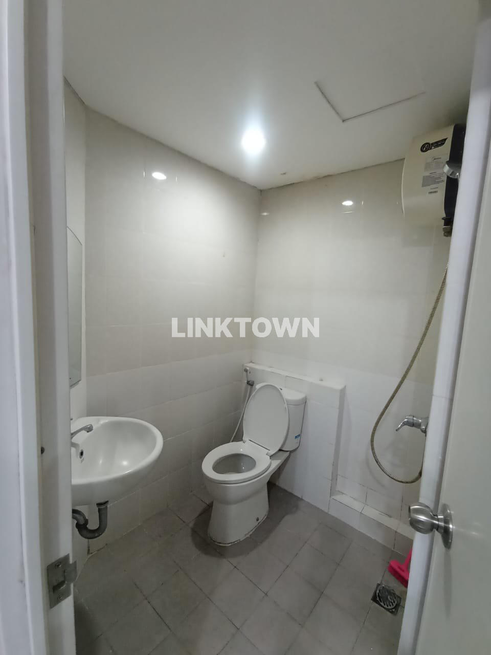 Apartemen dengan Furnish Mewah di Gunawangsa Tidar Pusat Kota Surabaya