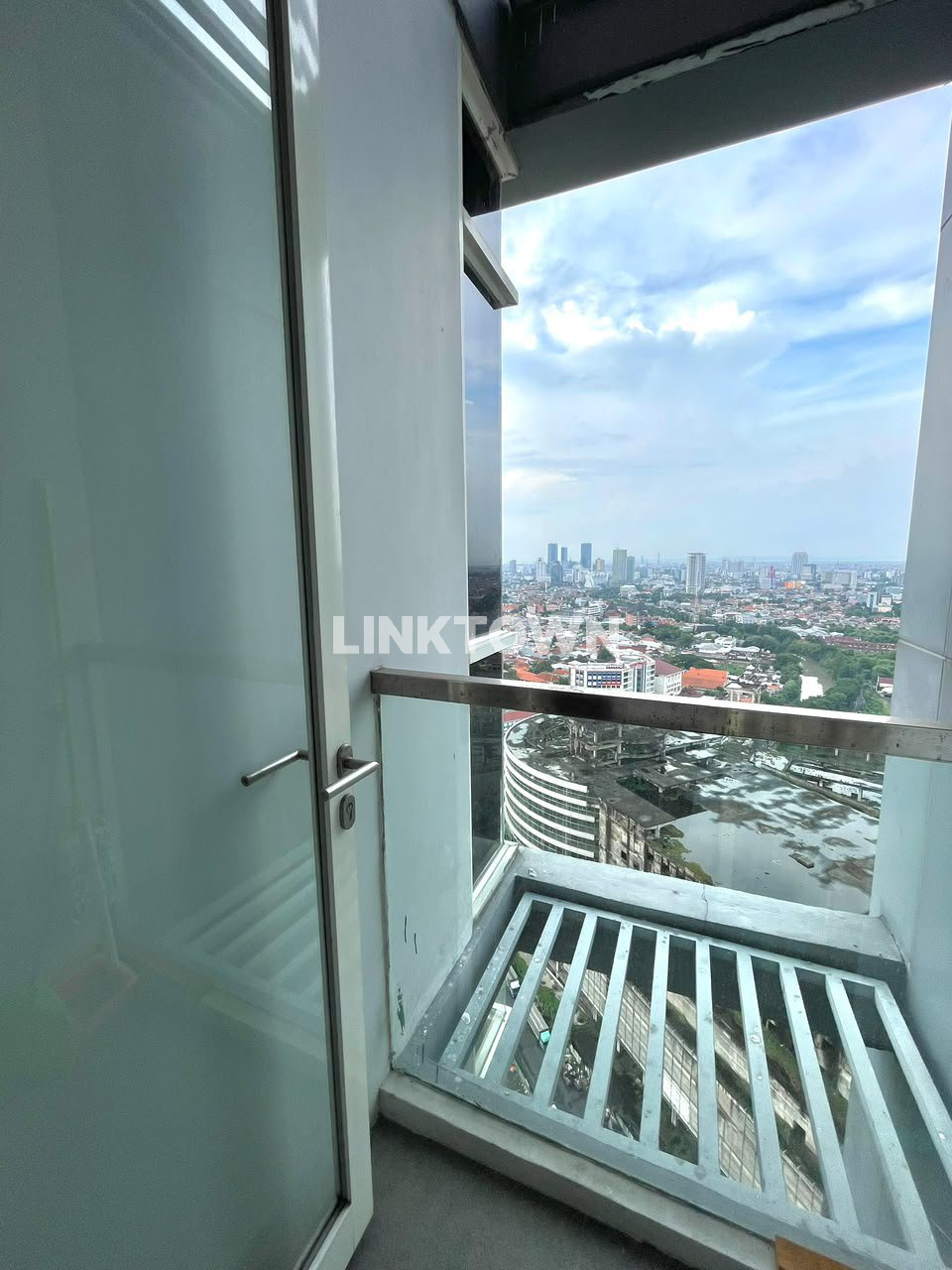 Dijual dan Disewakan Apartemen Tengah Kota Surabaya Type 2 Br di The Linden