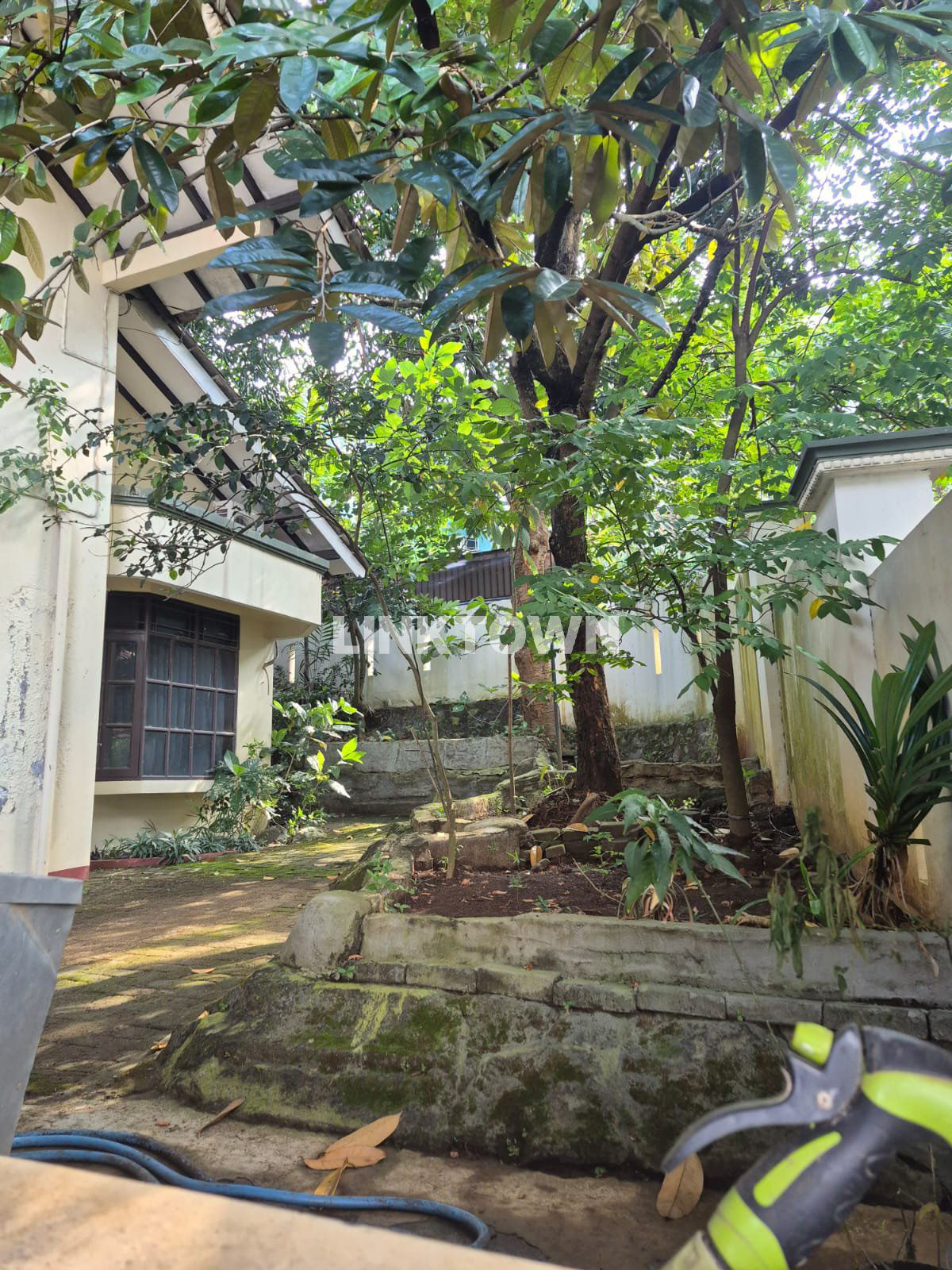 Semifurnish Siap Huni Rumah 2.5 Lantai di Bukit Kumala Semarang