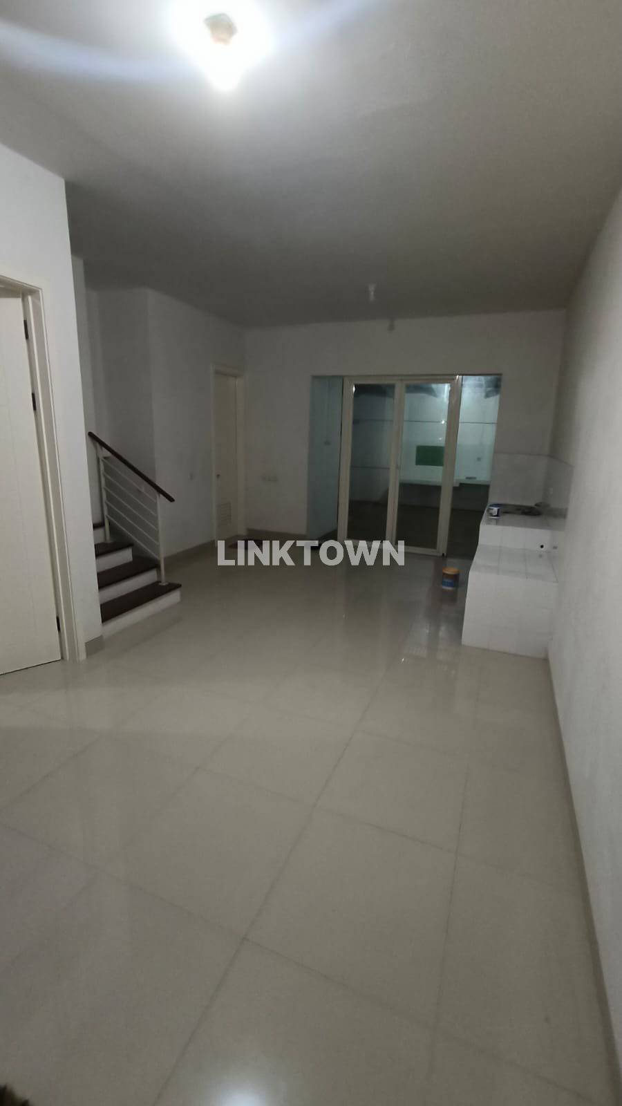 Semifurnished Disewakan Rumah di Grand Harvest Surabaya