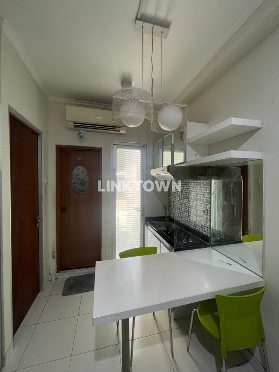 Furnish dengan View Kolam Renang Apartemen Type 2Br di Gunawangsa Merr
