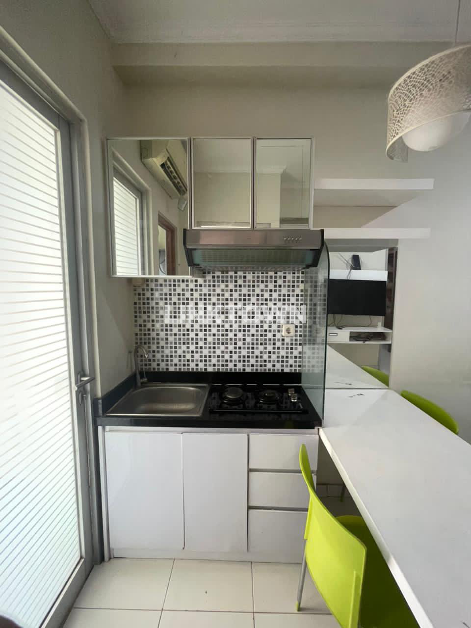 Furnish dengan View Kolam Renang Apartemen Type 2Br di Gunawangsa Merr