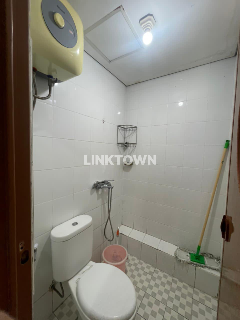 Furnish dengan View Kolam Renang Apartemen Type 2Br di Gunawangsa Merr