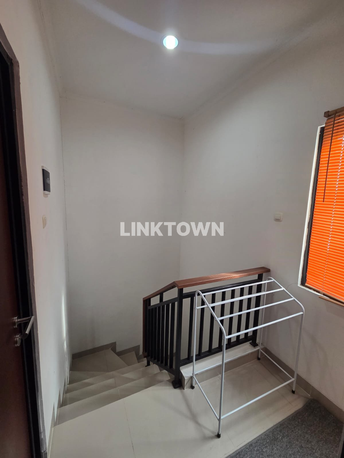 Rumah 2 Lantai di Bekasi Siap Huni Semi Furnish