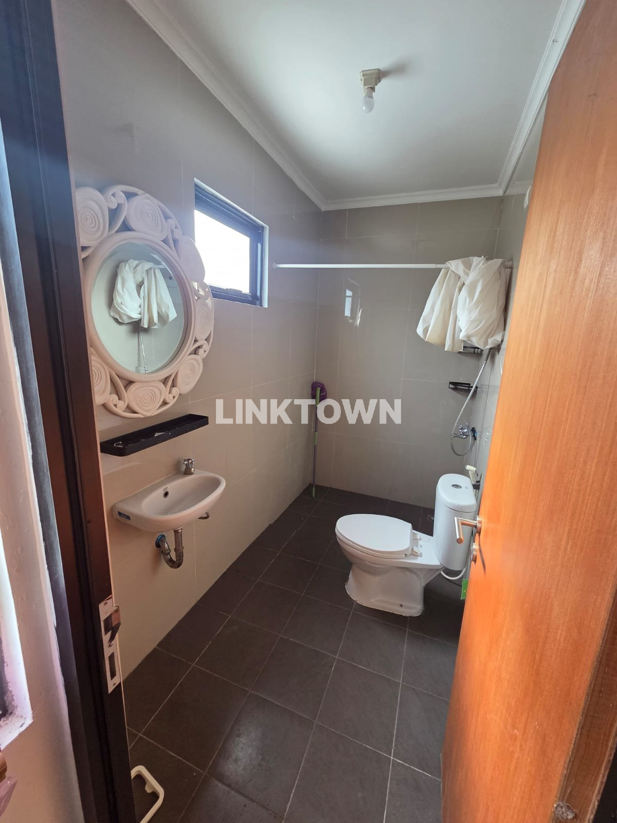 Rumah 2 Lantai di Bekasi Siap Huni Semi Furnish