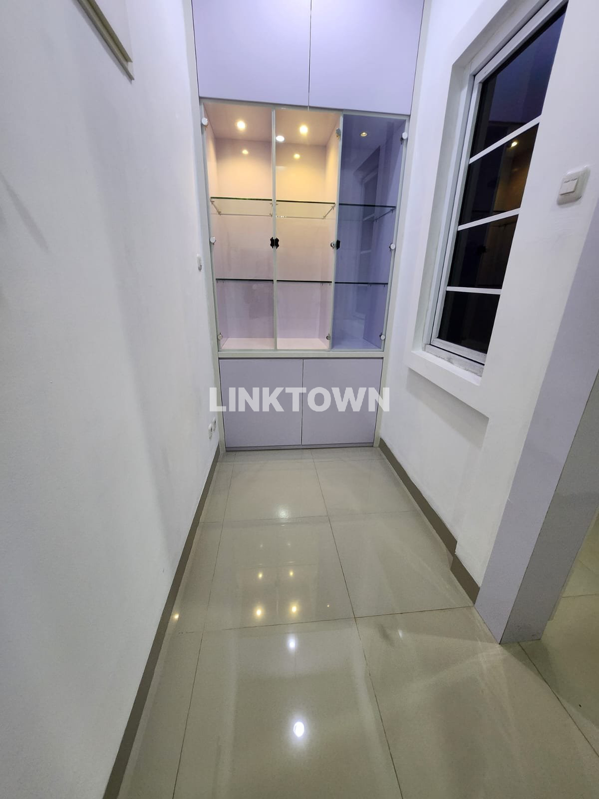 Sewa Rumah 3 Lantai Gading Serpong Furnish