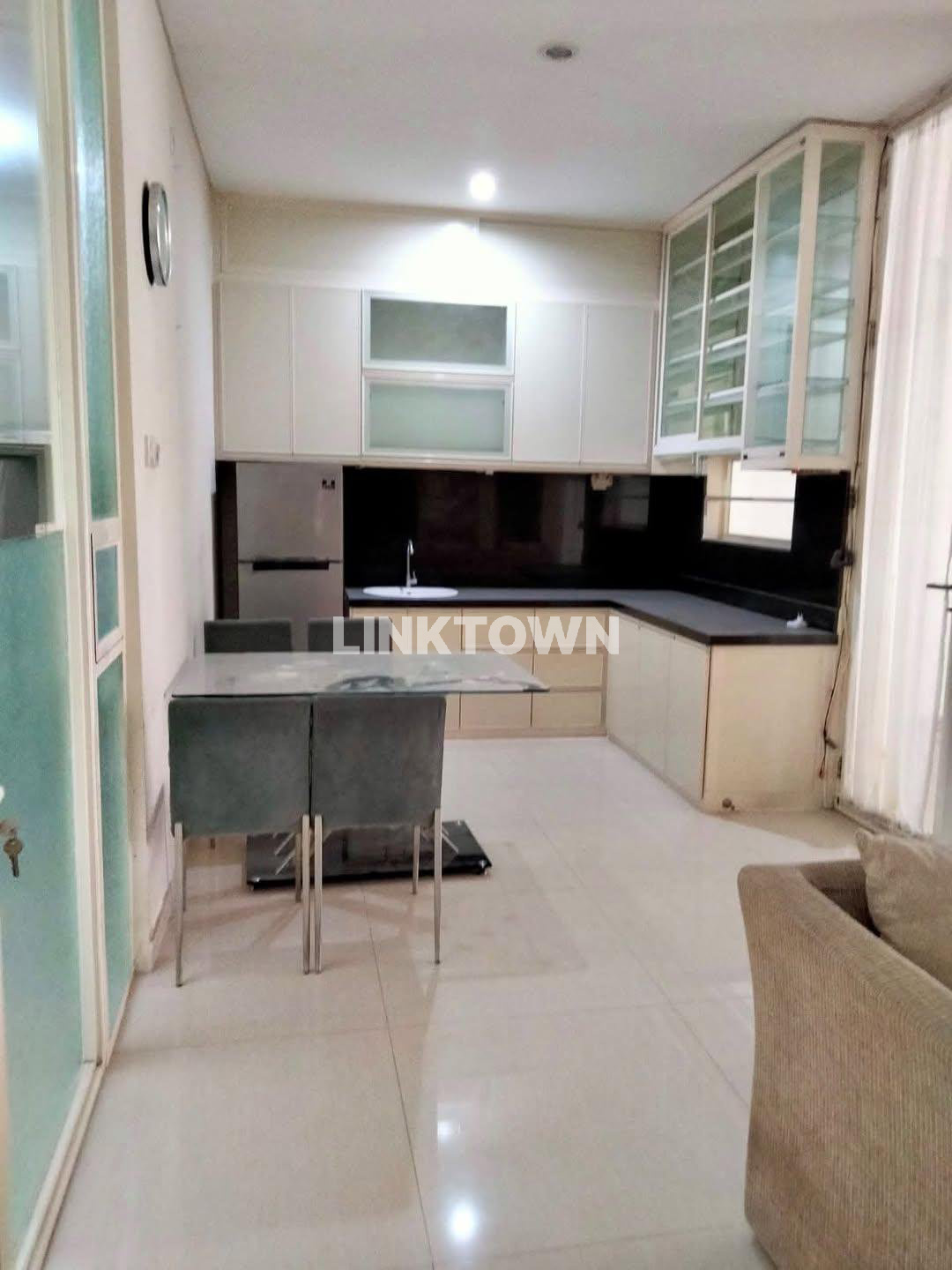 Sangat Langka Disewakan Rumah Furnished Pakuwon City