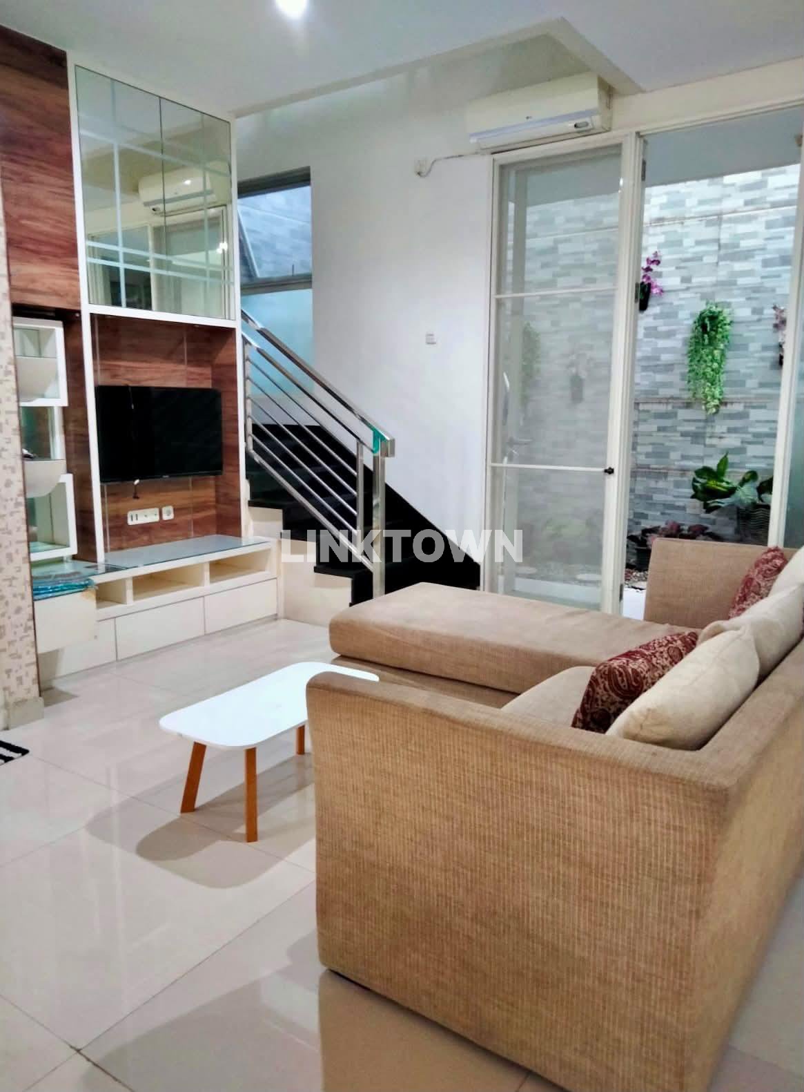 Sangat Langka Disewakan Rumah Furnished Pakuwon City