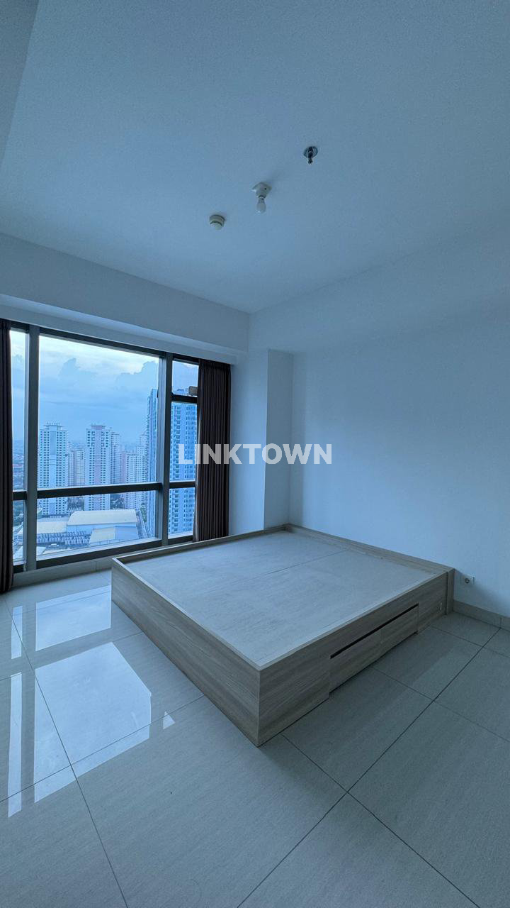 For Rent Semifurnished Apartemen Posisi Hook, View Lenmark di La Riz Pakuwon Mall