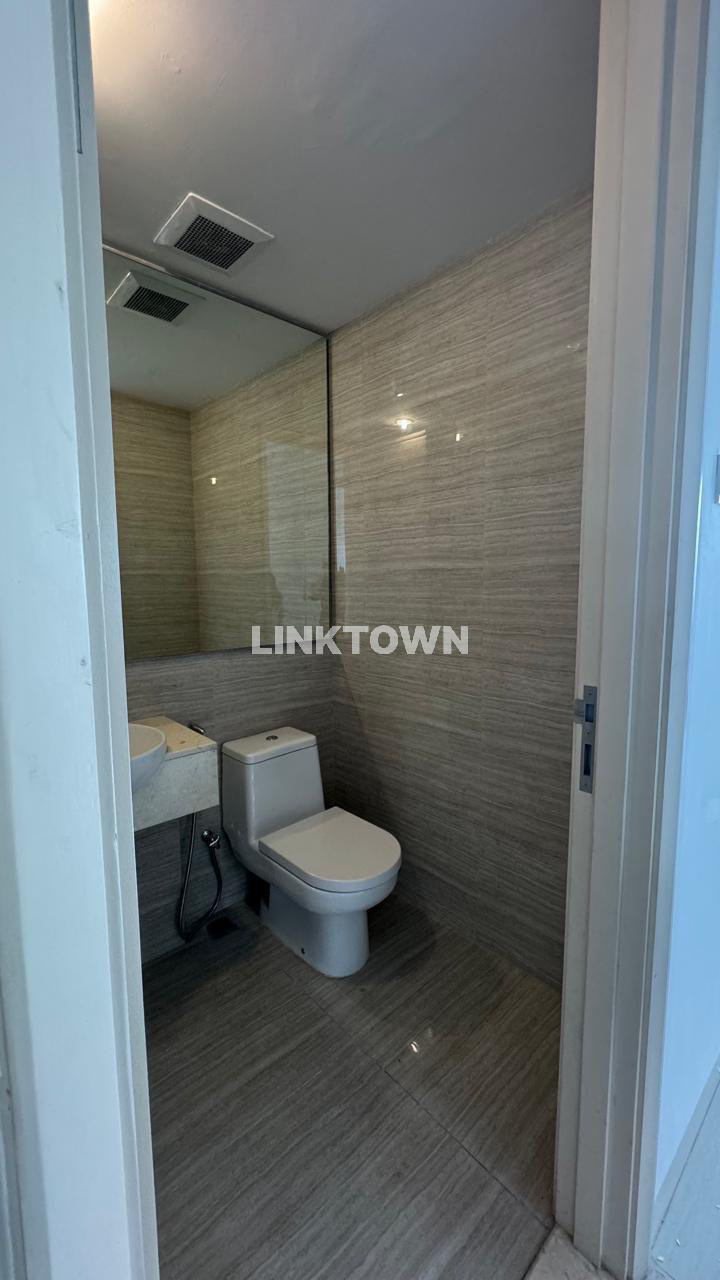 For Rent Semifurnished Apartemen Posisi Hook, View Lenmark di La Riz Pakuwon Mall