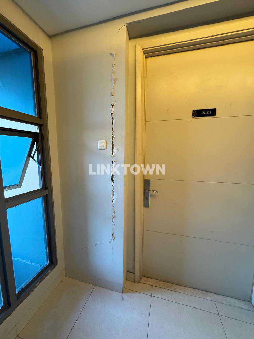 For Rent Semifurnished Apartemen Posisi Hook, View Lenmark di La Riz Pakuwon Mall