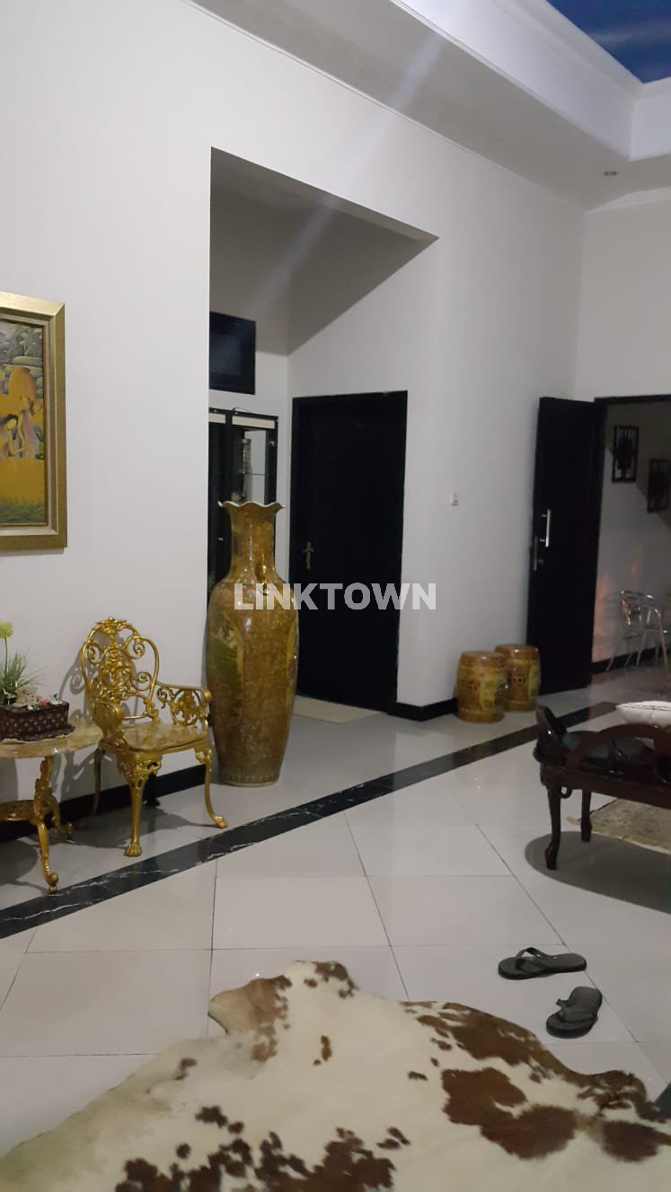 Dijual Rumah Dapat Kost Cocok untuk Investasi Selangkah Dari Pusat Kota Surabaya di Kendangsari