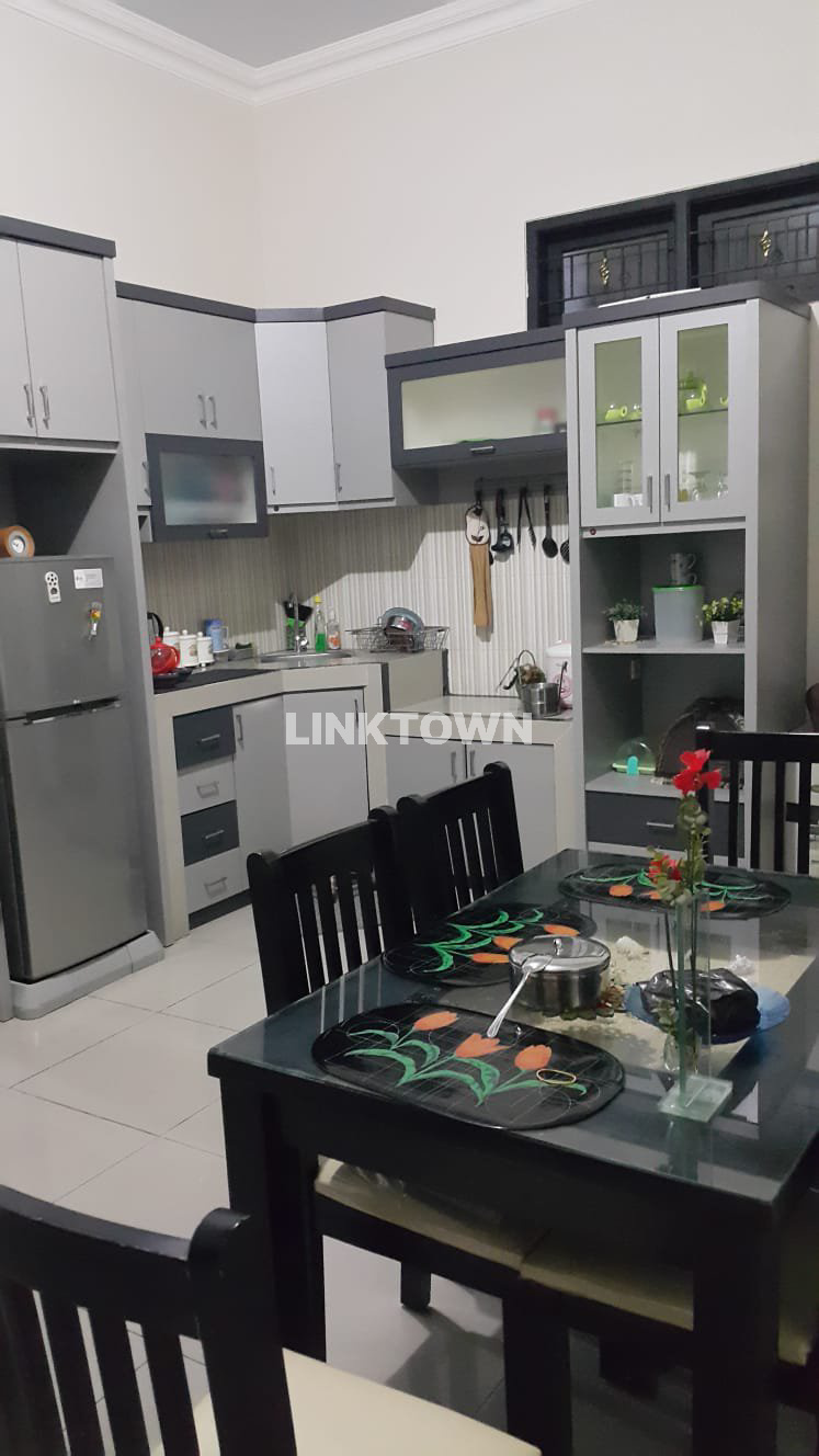 Dijual Rumah Dapat Kost Cocok untuk Investasi Selangkah Dari Pusat Kota Surabaya di Kendangsari
