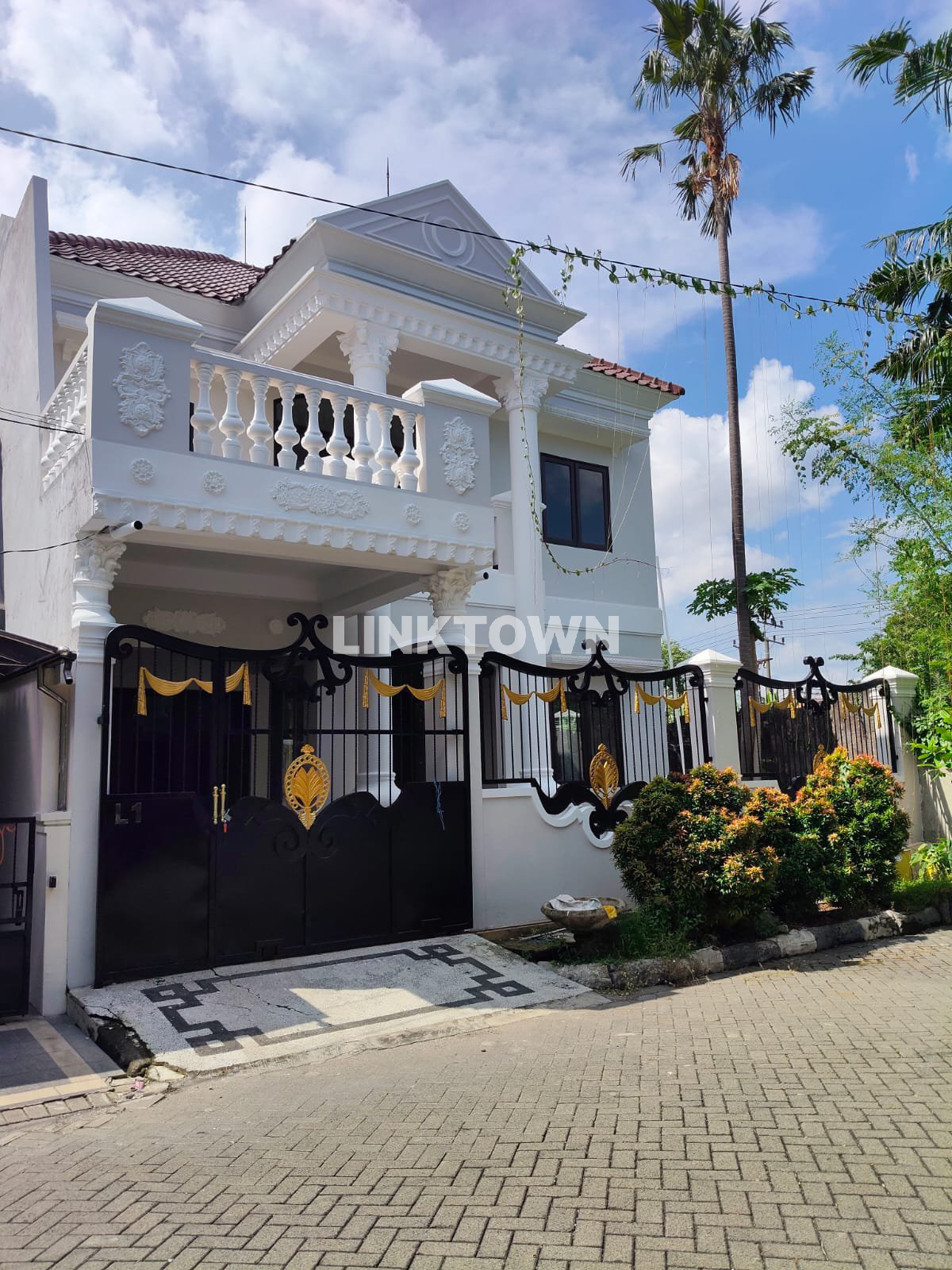 Barang Langka Hunian Mewah European Classic Termurah Nego di Surabaya Barat