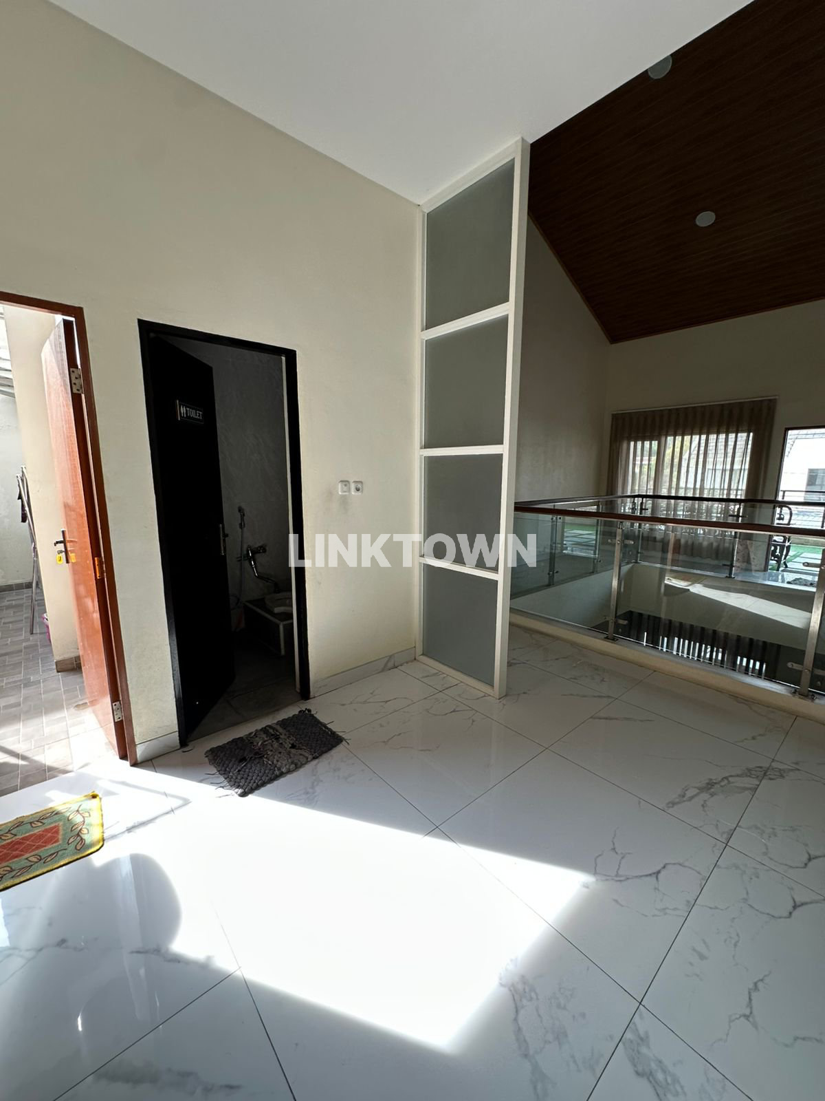 Rumah Mewah 2,5 Lantai Siap Huni di Puri Wahid Salatiga Dekat Terminal Tingkir