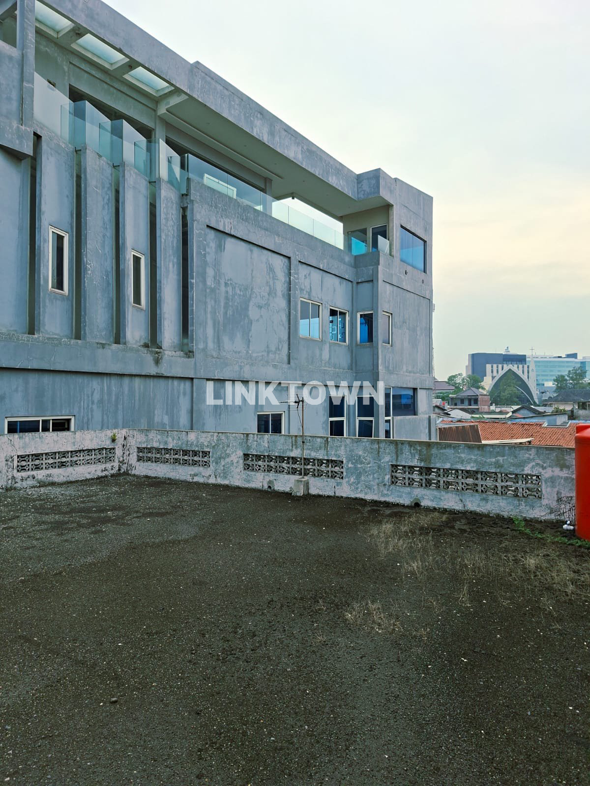 Dijual Rumah dan Toko 3 Lantai Cocok untuk Kantor di Mt Haryono Semarang