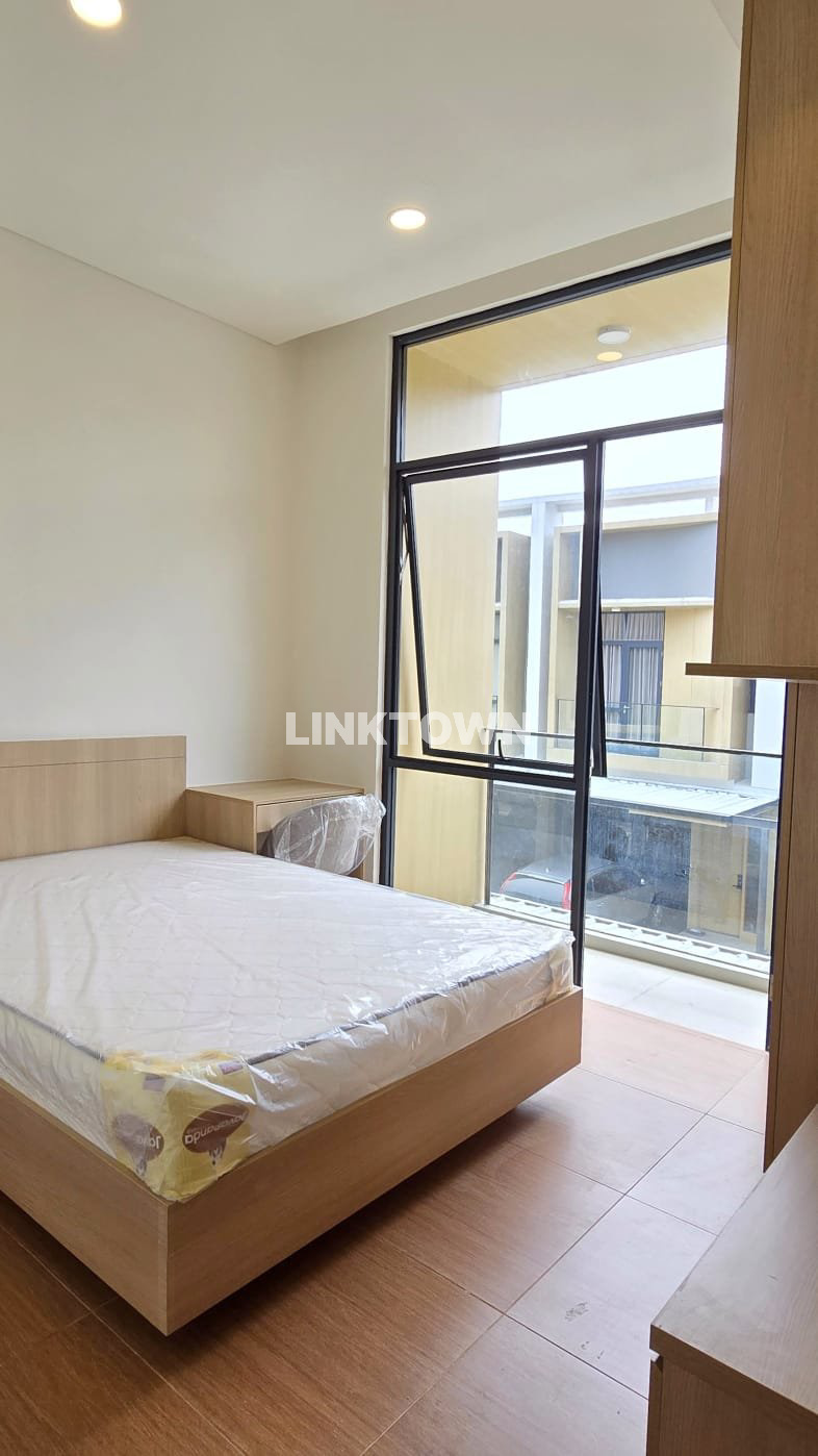 Sewa Sekarang!! Rumah Mewah 2 Lantai BSD City FURNISH