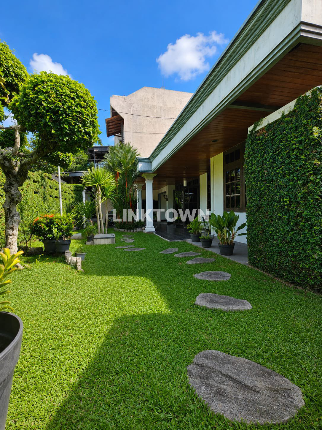 Nego Sampai Deal Rumah di Kawasan Premium Surabaya Barat