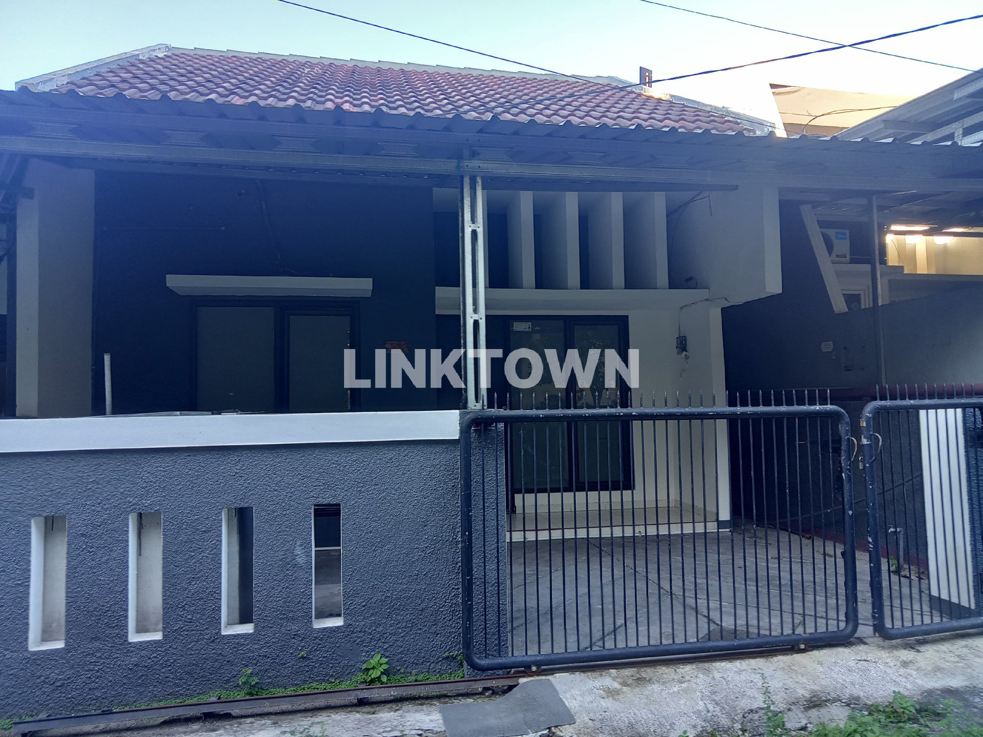 Disewakan Murah Rumah Strategis Surabaya Timur di Medokan Semampir Disewakan Murah Rumah Strategis Surabaya Timur di Medokan Semampir